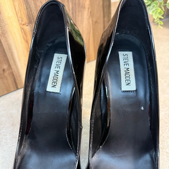 STEVE MADDEN Black 4" Pumps: Size 10 - Picture 4 of 10